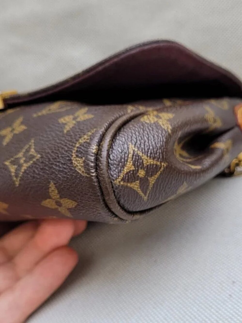 LOUIS VUITTON Favorite MM Monogram Bag - Picture 10 of 16